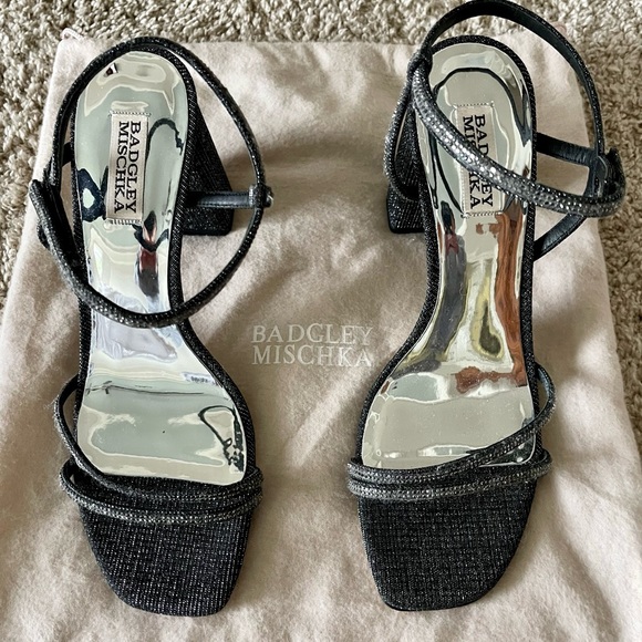 Badgley Mischka Rebekah Strappy Silver/Black Strappy BlockHeel Sandals wDust Bag - Picture 3 of 9
